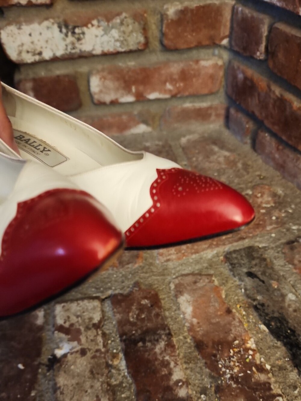 Vintage Bally Leather Spectator Pumps Red Cream Heels - Picture 5 of 7